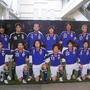 サッカー日本代表選手と写真撮影。