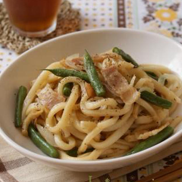 インゲンとベーコンのバター醤油焼きうどん