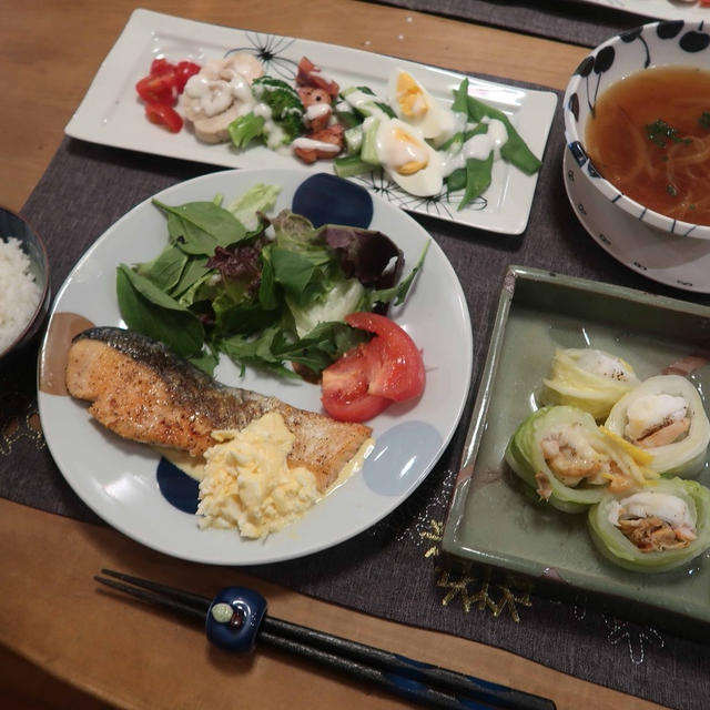 サーモンのムニエルと白菜包み蒸しの晩ご飯　と　自作のクリスマスツリー♪