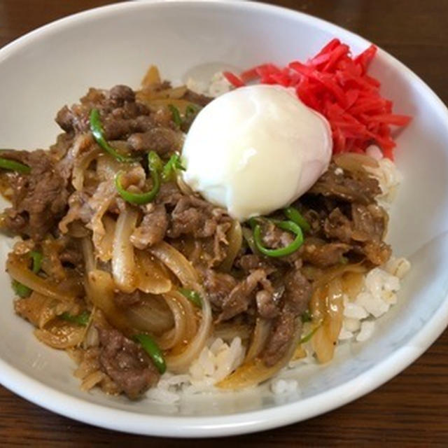 買うたばかりの牛コマで「焼肉丼」