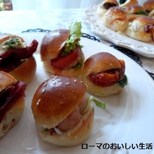 止まらないおいしさ～♪モンディのプチパンサンド