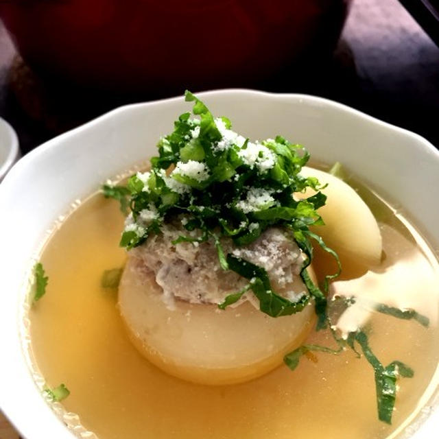 ほっこりと優しいお味！肉詰めカブのスープ煮