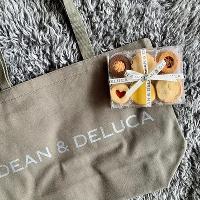 11月2日より発売の『DEAN&DELUCA』のチャリティートートバッグに偶然出会って買ってみた♪
