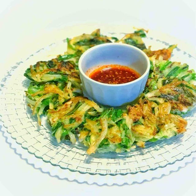 水は入れません！牡蠣から出る美味しいエキスと野菜の水分で焼く牡蠣チヂミ