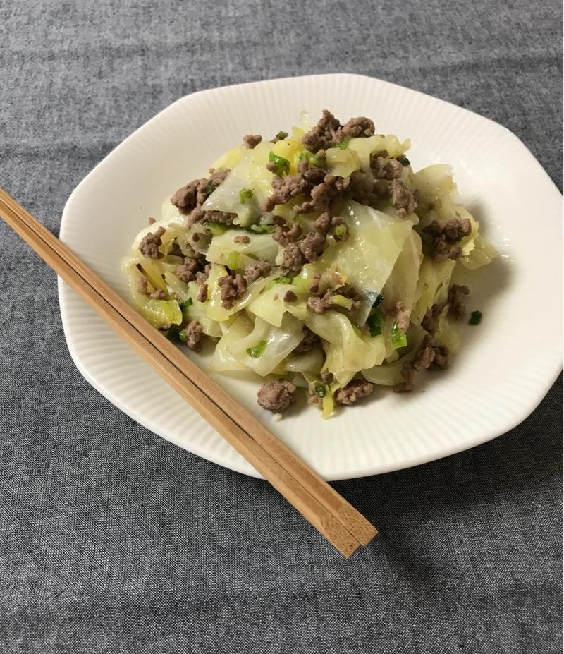 あっという間で簡単♡豚ひき肉とキャベツの塩炒め