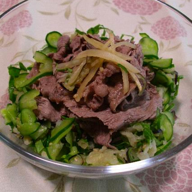 牛しゃぶサラダ　新生姜の甘酢漬け添え