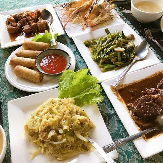ミャンマー料理のカレーランチ。