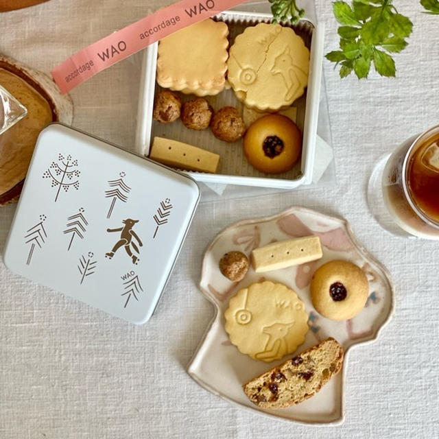 梨さんから、WAOさんのクッキー缶や美味しいおやつが届いた♪