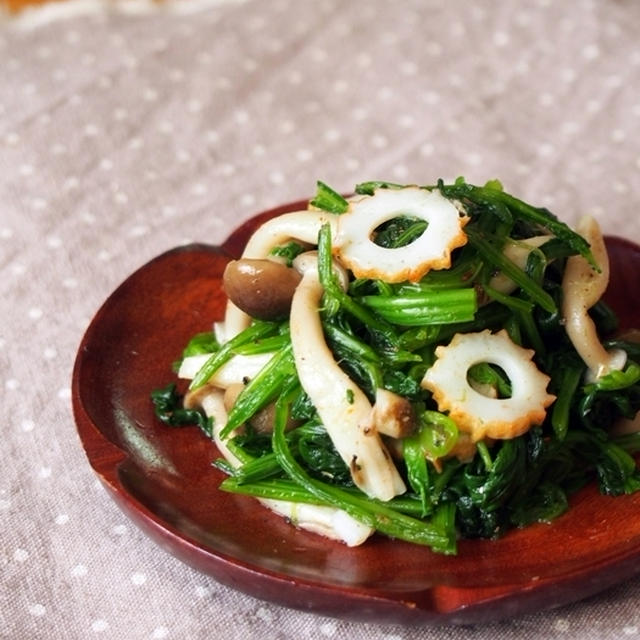やすまるで簡単ほうれん草と茸の和え物。