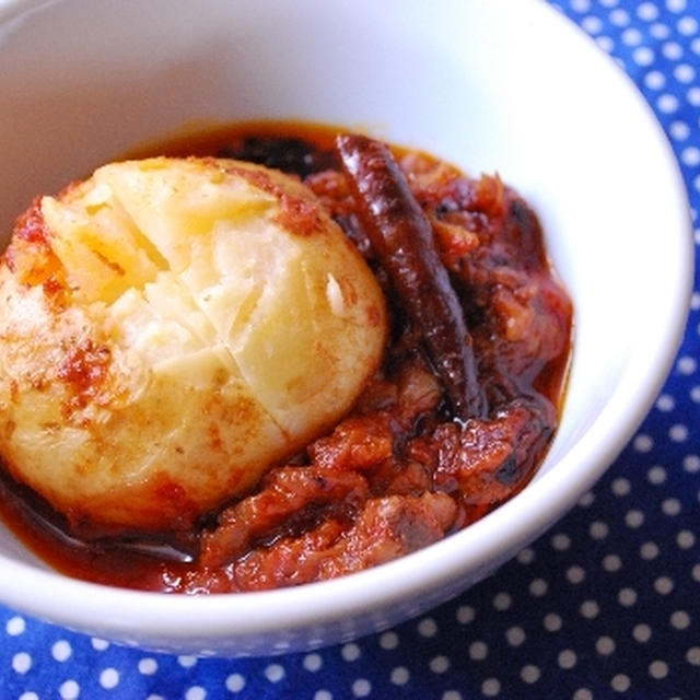 牛すじ肉のトマト煮　〜新じゃがのっけ