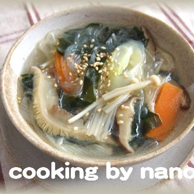 きのこと春雨の具だくさんスープ