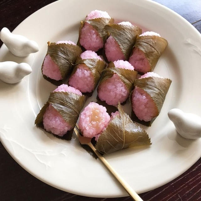 季節を逃した「桜餅」。