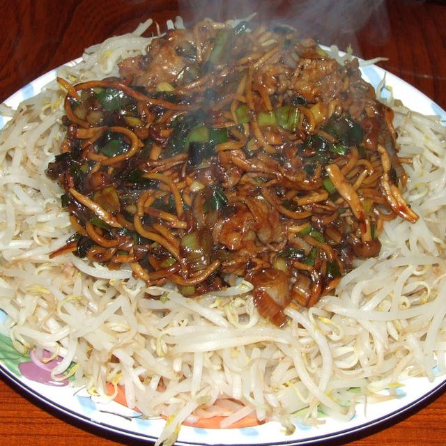 から?い焼きそばとたっぷりもやし