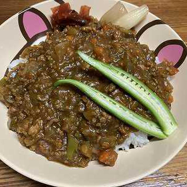 夏野菜キーマカレー。キーマカレー弁当。久しぶりのクロアチアりんご