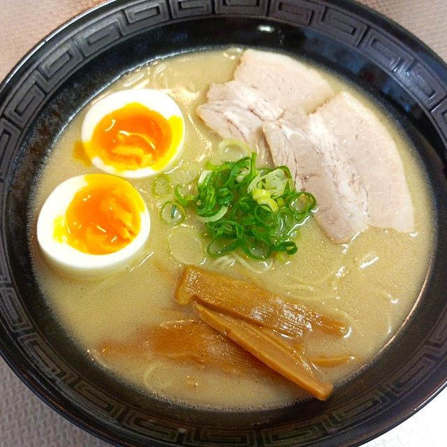 日本ラーメン科学研究所の豚骨ラーメン