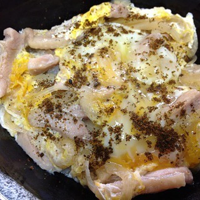 また親子丼、でも主役は黒煎り七味？