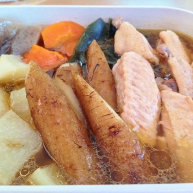 鶏の手羽先で煮物＆帽子で遊ぶ京君♪