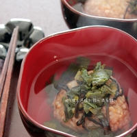 醤油麹の焼きおにぎりで、葉わさびのお茶漬け。