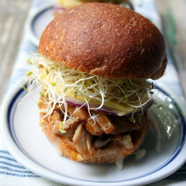 BBQ Pork Mango SandwichBBQポークとマンゴーのサンドイッチ