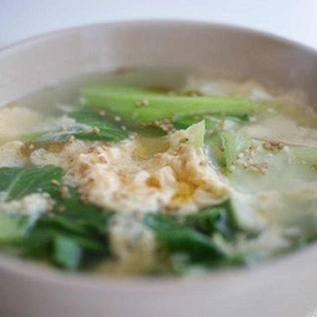 チンゲン菜とふんわり卵のごま風味スープ