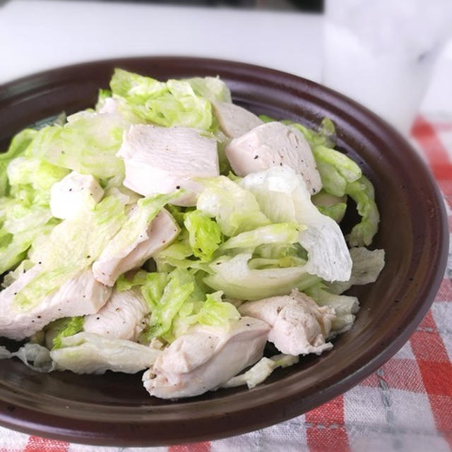 タンパク質がいっぱい♪鶏むね肉の茹でサラダ