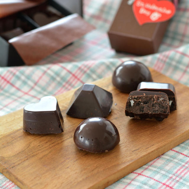 二層のチョコ＆クッキーチョコ。【簡単・プレゼント・溶かして固めるだけ】糖類ゼロチョコで。