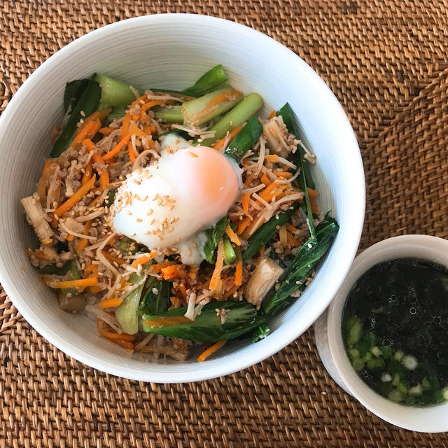 オイシックスの「キットオイシックス」のミールキットで野菜たっぷり2品を20分で。