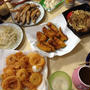 オニオンリングと手羽元のグリル焼きで晩酌