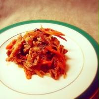 豚肉とにんじん、玉ねぎの炒めもの