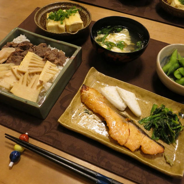 たけのこ肉めし＆鮭の西京漬けの晩ご飯　と　華やかな紫陽花の花♪