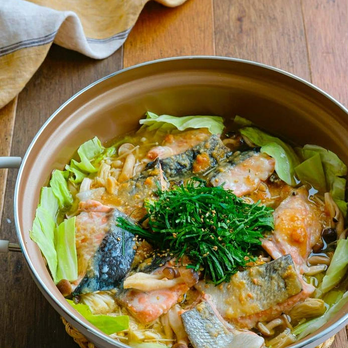 旨味染み込む「鮭鍋レシピ10選」下処理の方法も徹底解説！の画像