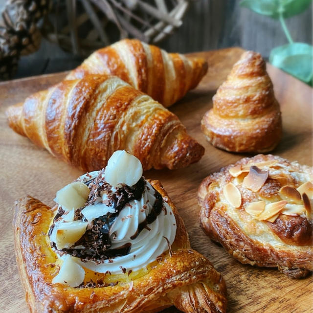 クロワッサンとデニッシュ　おうちごはん