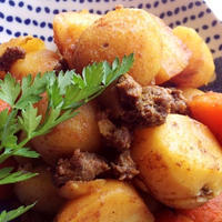 ☆カレー風味でモリっと肉じゃが♪