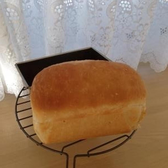 にっこりさんがいるよ🎵醤油麹白ごまミニ食パン😊😊😊😊