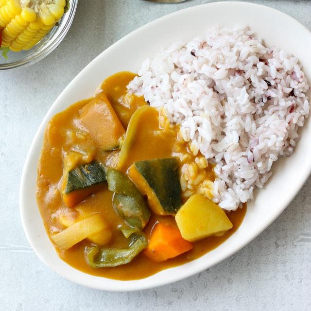 ストウブで作る、夏野菜のカレーライス(ベジタリアン)