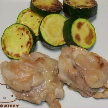 鶏ももとズッキーニのソテー
