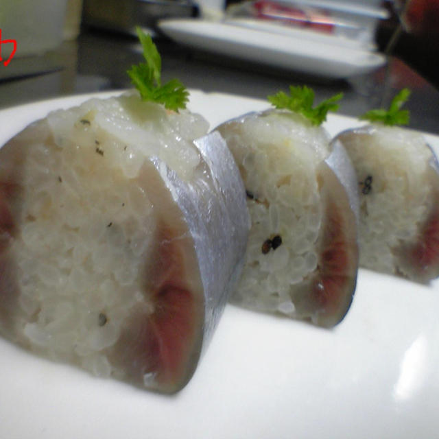 梅秋刀魚の梅寿司