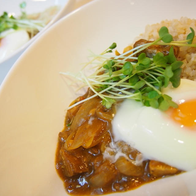 サバ味噌煮缶とトマトのカレー