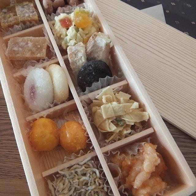 嬉しい小包の詳細です。お正月を先取り！おすすめおせち