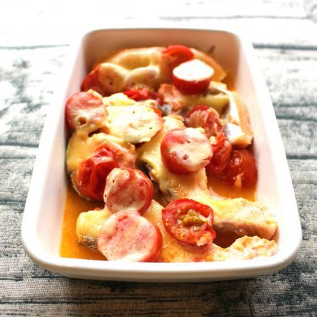 レンジで簡単・鮭のプチトマチーズ焼き