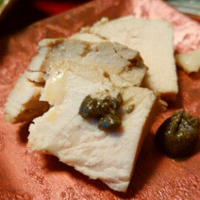 鶏チャーシューの禁断の黒胡椒添え
