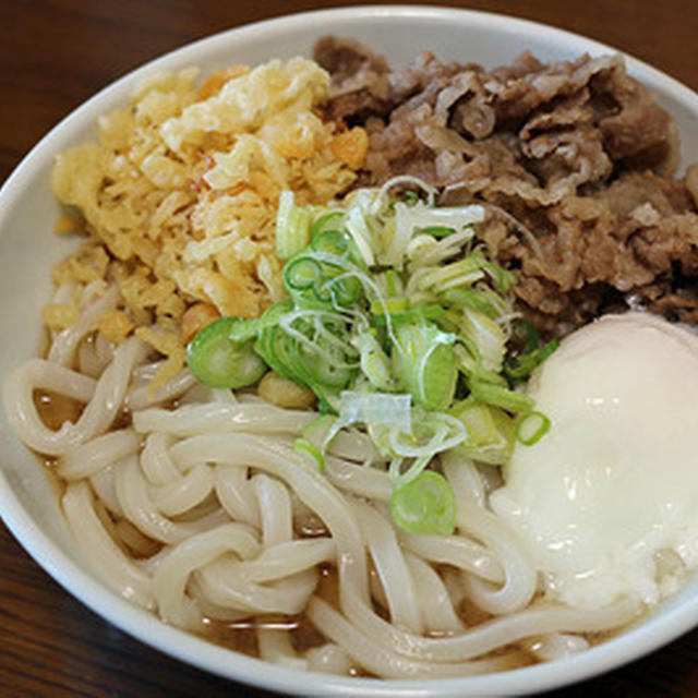 珍しく家で「温玉肉ぶっかけうどん」