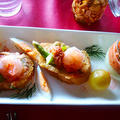 休日の朝食　パルミジャーノのエビバケッド　赤と緑のムース by 青山　金魚さん