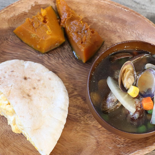 朝ごはんは簡単ピタ卵サンド( *´艸｀)ずぼらなかぼちゃの煮物で他の料理にも活用させます＾＾