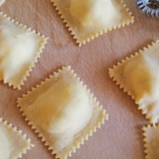 ラビオリはイタリアの人気な詰め物パスタ！簡単なリコッタ入りの作り方