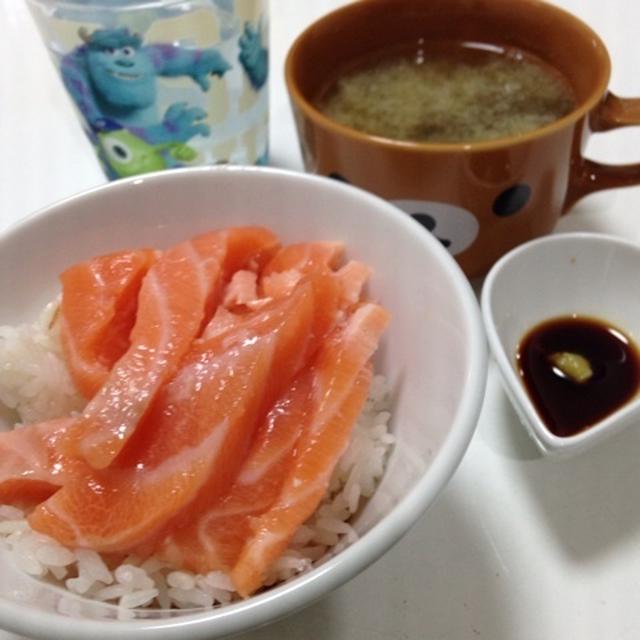 コストコのサーモン丼