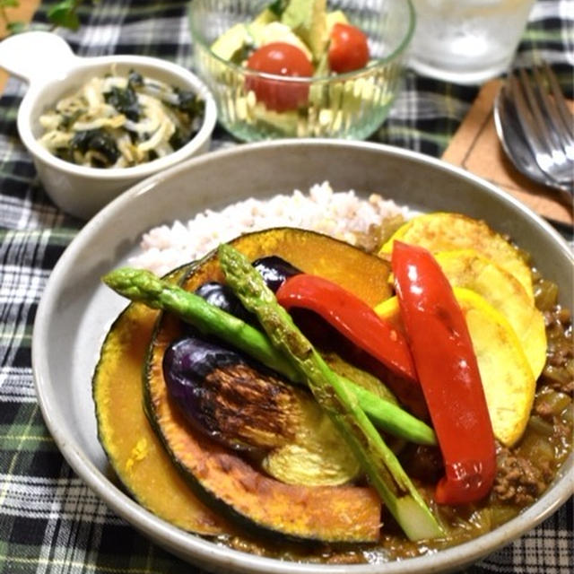 夏野菜たっぷりひき肉カレー♪またまた手抜き笑…食トレーナーになる。