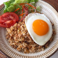 クッキングペーストで超カンタン! レッドカレー味のピリ辛チャーハン