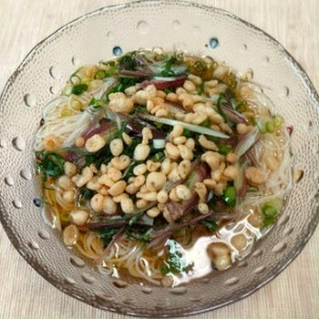 香味野菜と天かすのぶっかけそうめん