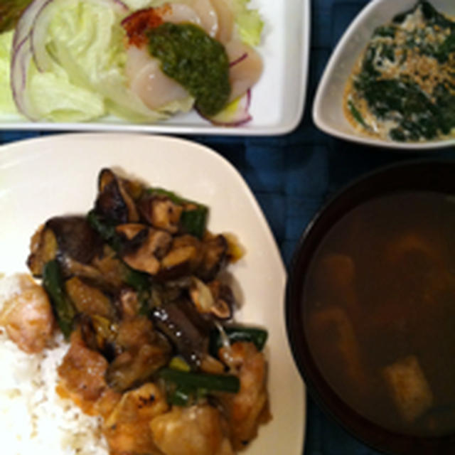 鶏と夏野菜の甘辛丼とリメイク味噌汁